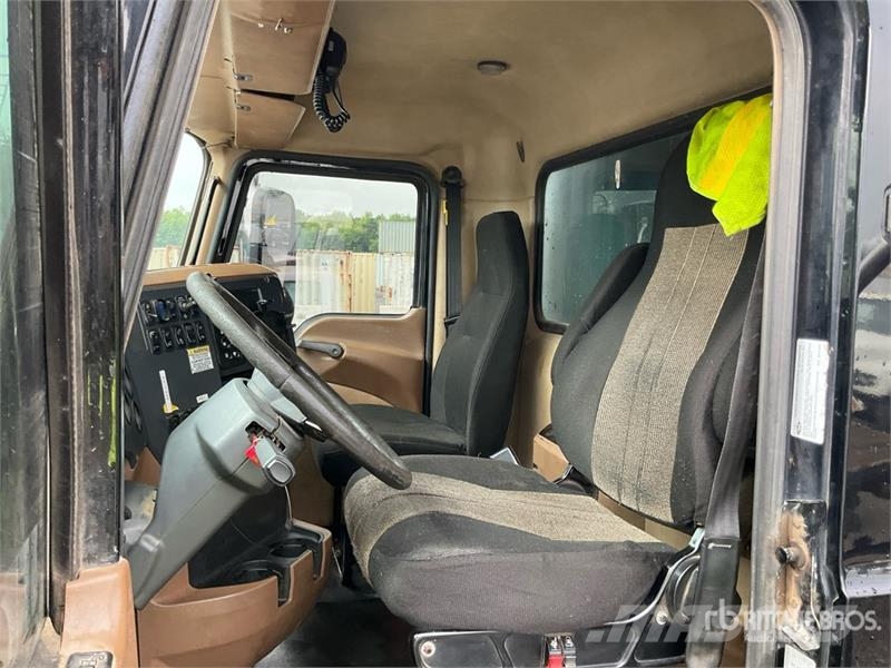 Mack GU713 Granite 8x4 Tri/A Dump Truck Tipper trucks