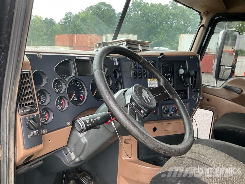 Mack GU713 Granite 8x4 Tri/A Dump Truck Tipper trucks