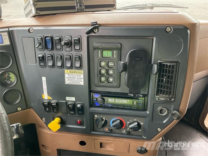Mack GU713 Granite 8x4 Tri/A Dump Truck Tipper trucks