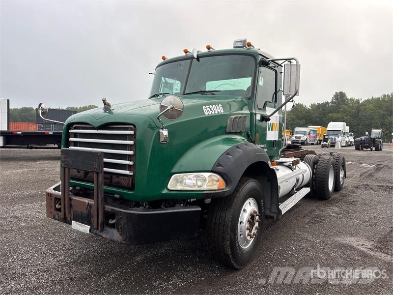 Mack GU813 Granite 6x4 T/A Day Cab Truck Tractor Autotractoare