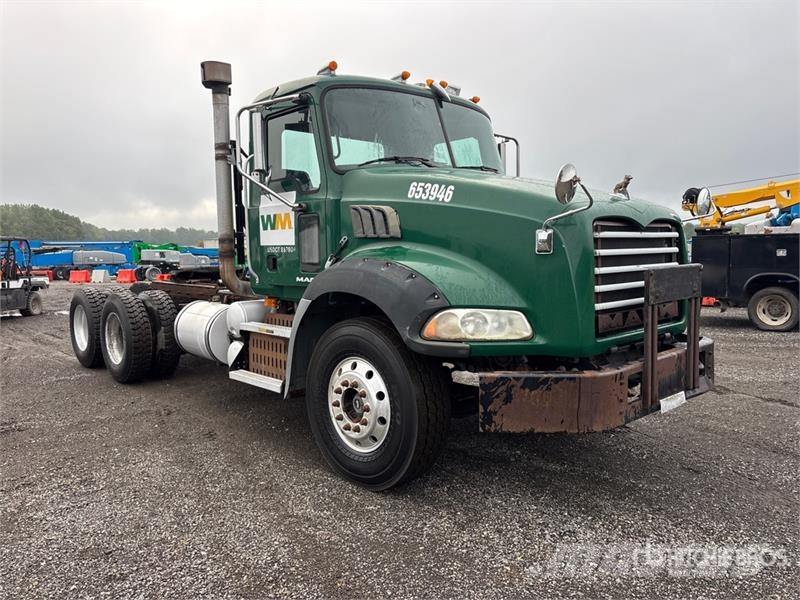 Mack GU813 Granite 6x4 T/A Day Cab Truck Tractor Autotractoare