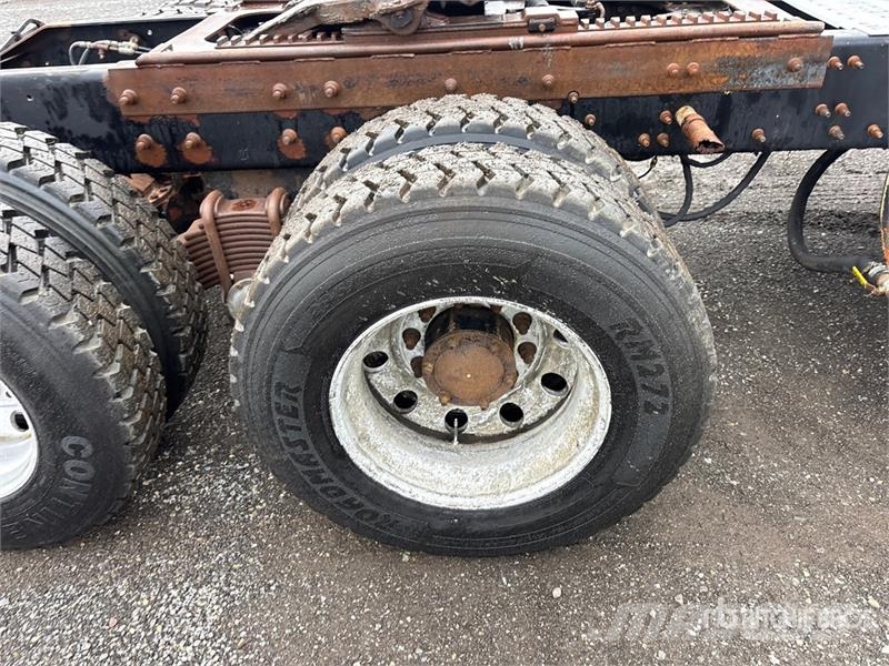 Mack GU813 Granite 6x4 T/A Day Cab Truck Tractor Autotractoare