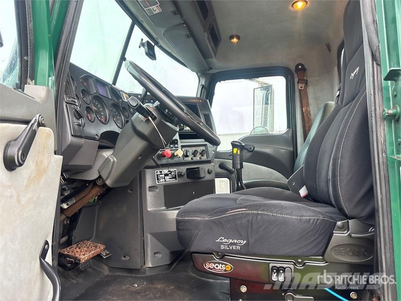 Mack GU813 Granite 6x4 T/A Day Cab Truck Tractor Autotractoare