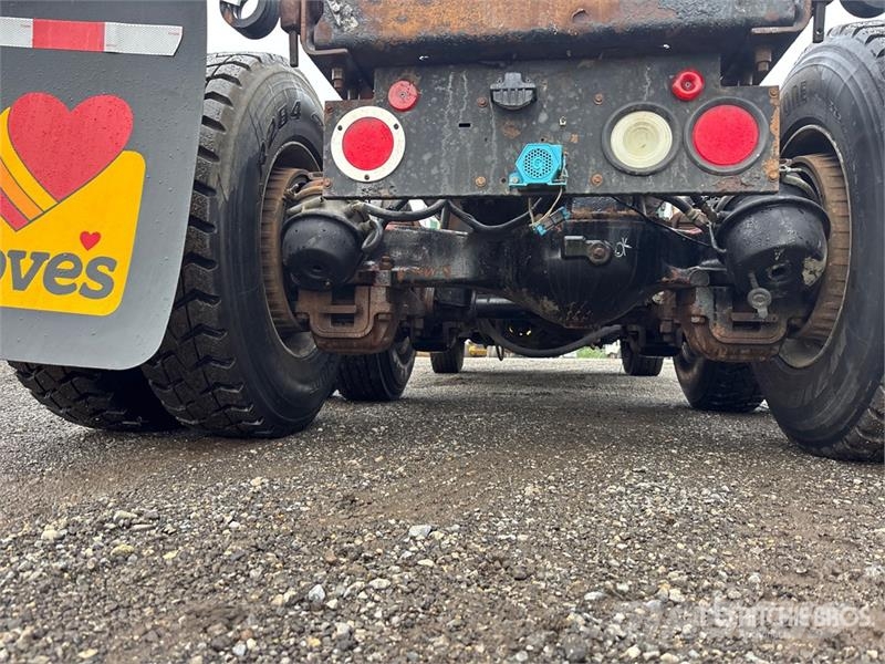 Mack GU813 Granite 6x4 T/A Day Cab Truck Tractor Autotractoare