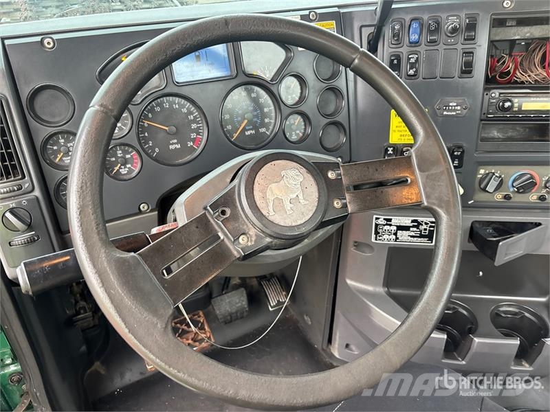 Mack GU813 Granite 6x4 T/A Day Cab Truck Tractor Autotractoare