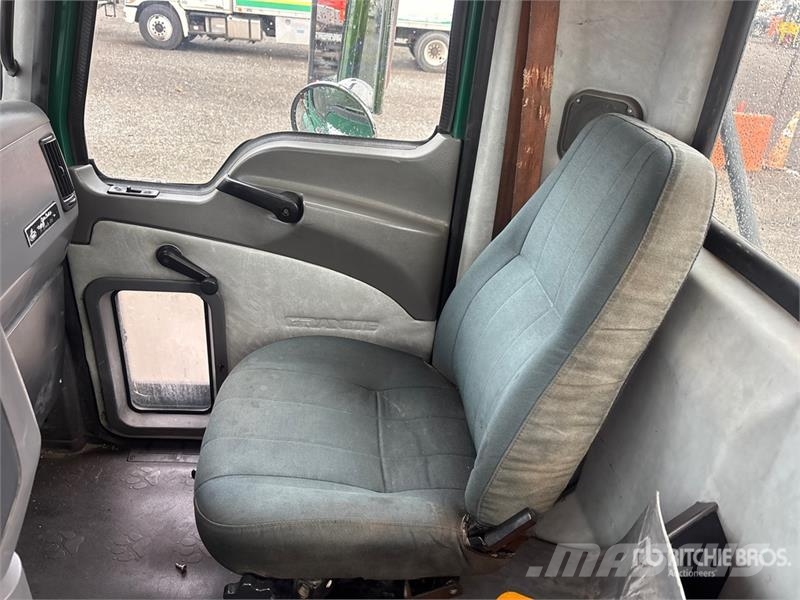 Mack GU813 Granite 6x4 T/A Day Cab Truck Tractor Autotractoare