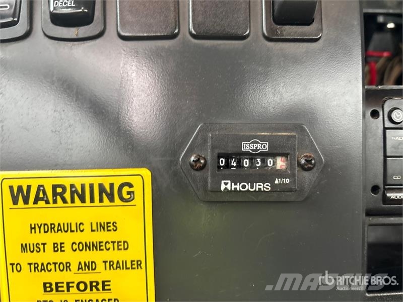Mack GU813 Granite 6x4 T/A Day Cab Truck Tractor Autotractoare