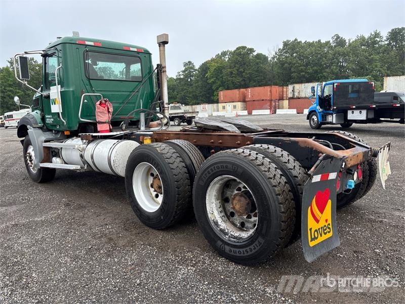 Mack GU813 Granite 6x4 T/A Day Cab Truck Tractor Autotractoare