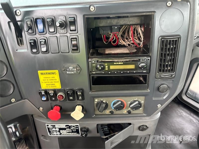 Mack GU813 Granite 6x4 T/A Day Cab Truck Tractor Autotractoare