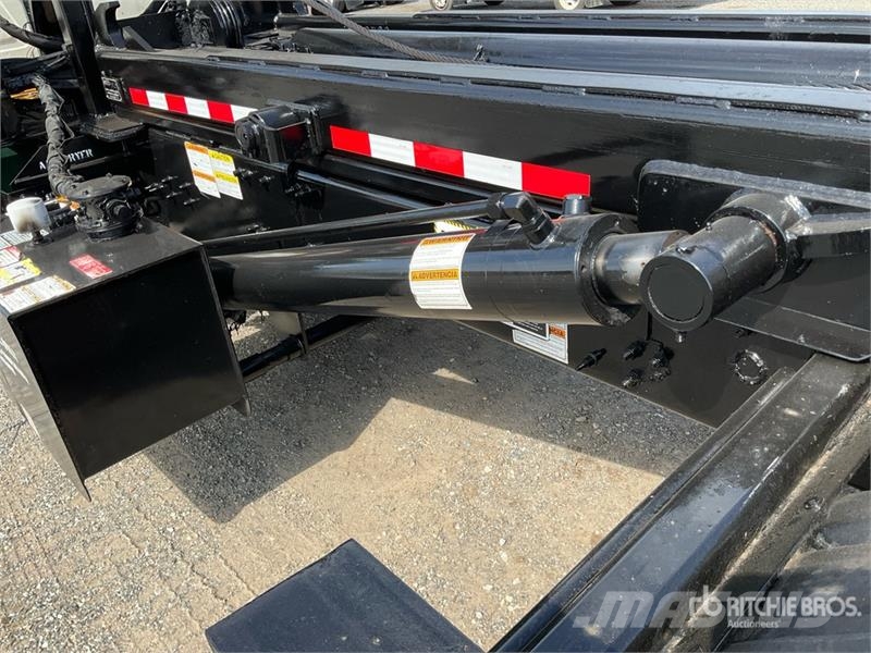 Mack GU813 Granite Roll-Off Truck Hidroliftli kamyonlar