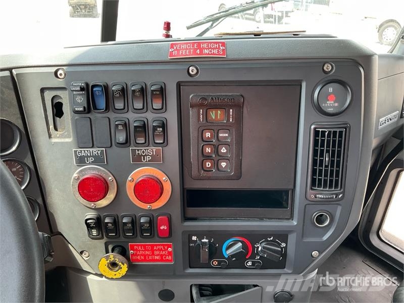 Mack GU813 Granite Roll-Off Truck Hidroliftli kamyonlar