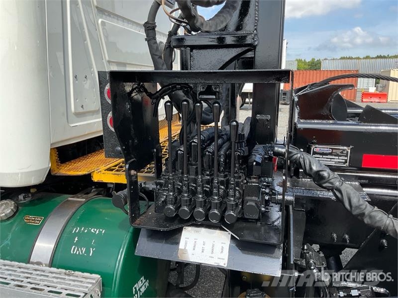 Mack GU813 Granite Roll-Off Truck Hidroliftli kamyonlar