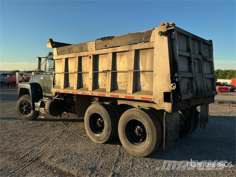 Mack RD686S Camiones bañeras basculantes o volquetes