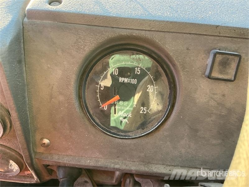 Mack RD686S Camiones bañeras basculantes o volquetes
