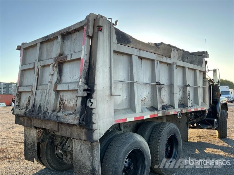 Mack RD686S Camiones bañeras basculantes o volquetes