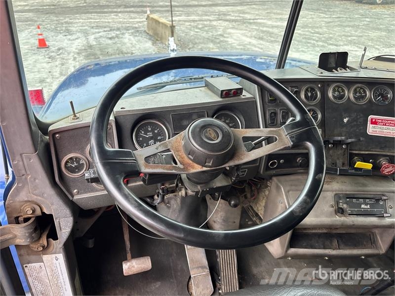 Mack RD688 Самоскиди