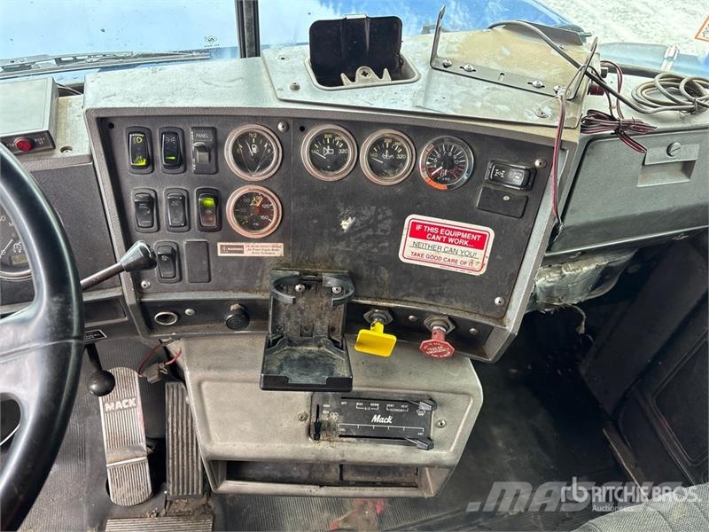Mack RD688 Самоскиди