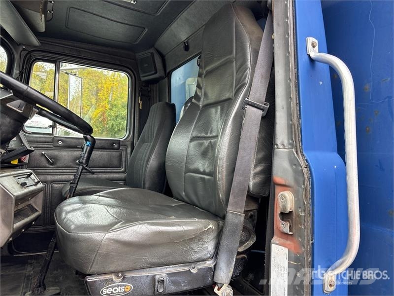 Mack RD688 Самоскиди