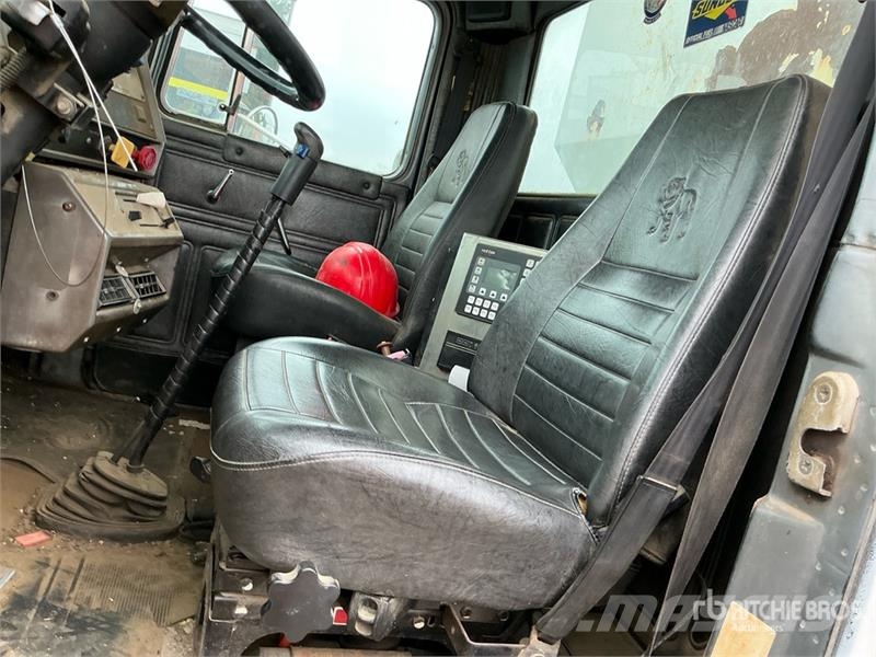 Mack RD688 8x4 Mixer Truck Бетономішалки (Автобетонозмішувачі)