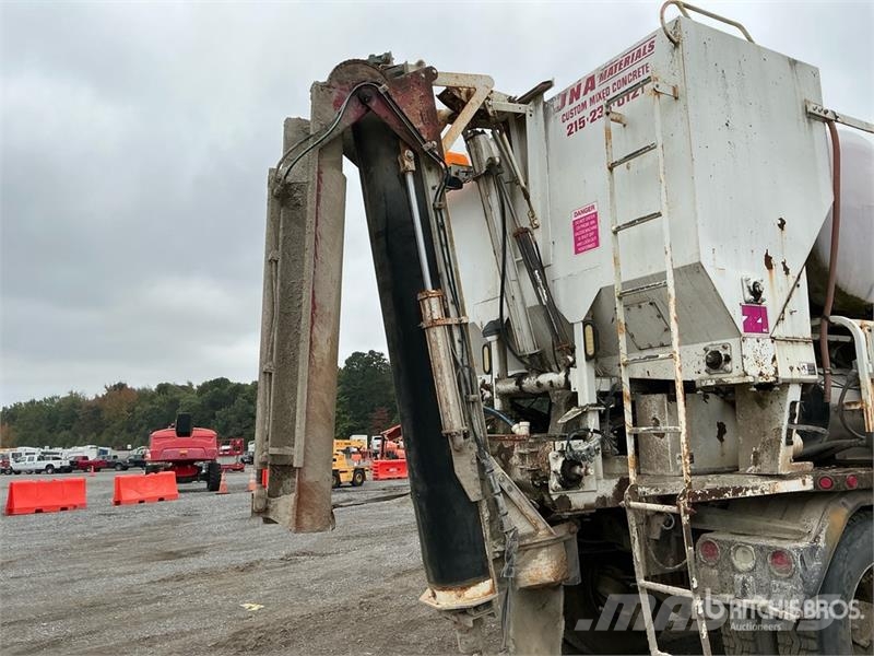 Mack RD688 8x4 Mixer Truck ミキサー車
