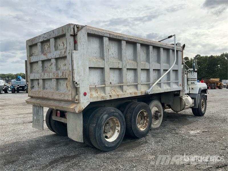 Mack RD688S Tippbil