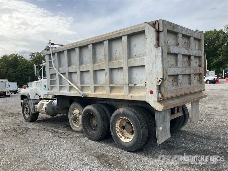 Mack RD688S Tippbil