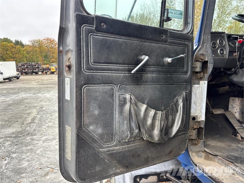 Mack RD688S Грузовики-Самосвалы