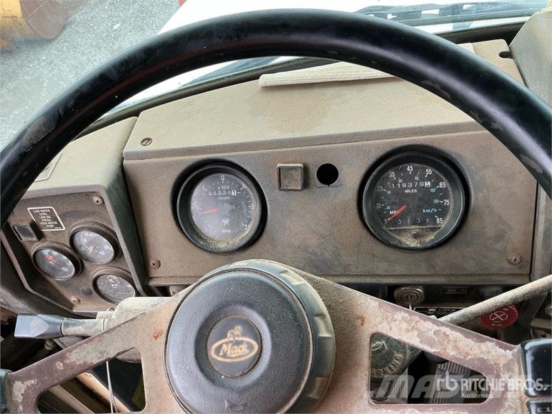 Mack RD688S 8x4 Mixer Truck Beton-Mischfahrzeuge