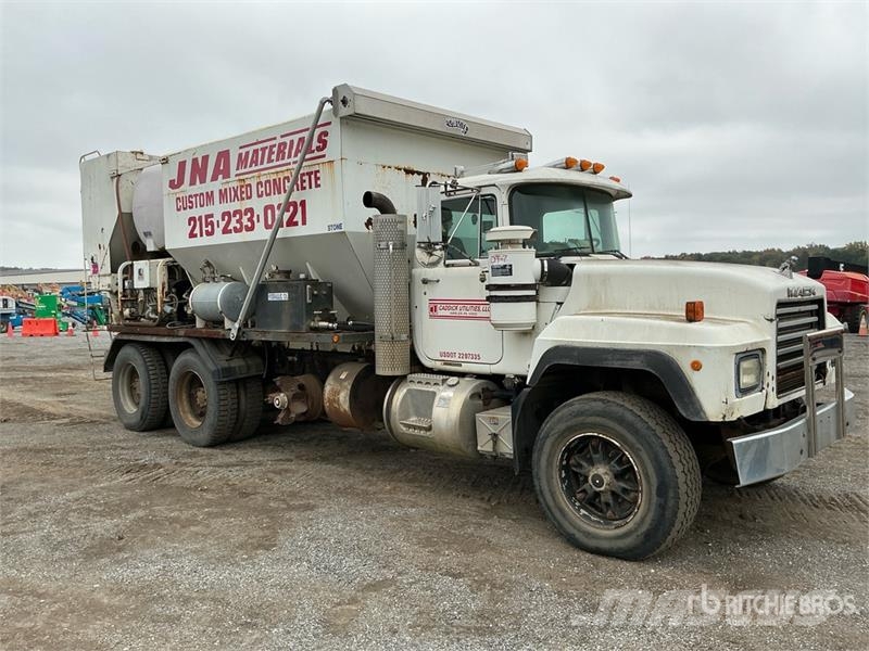 Mack RD688S 8x4 Mixer Truck Beton-Mischfahrzeuge
