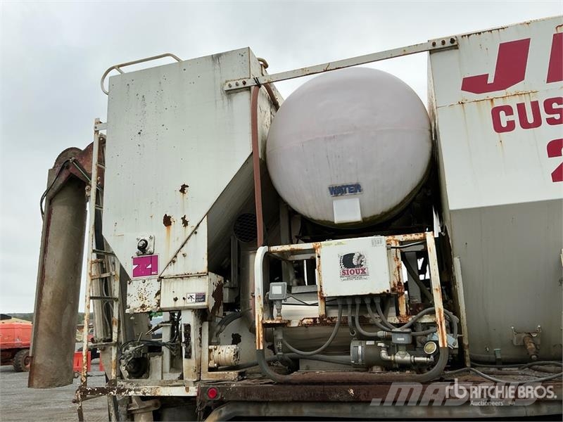 Mack RD688S 8x4 Mixer Truck Beton-Mischfahrzeuge