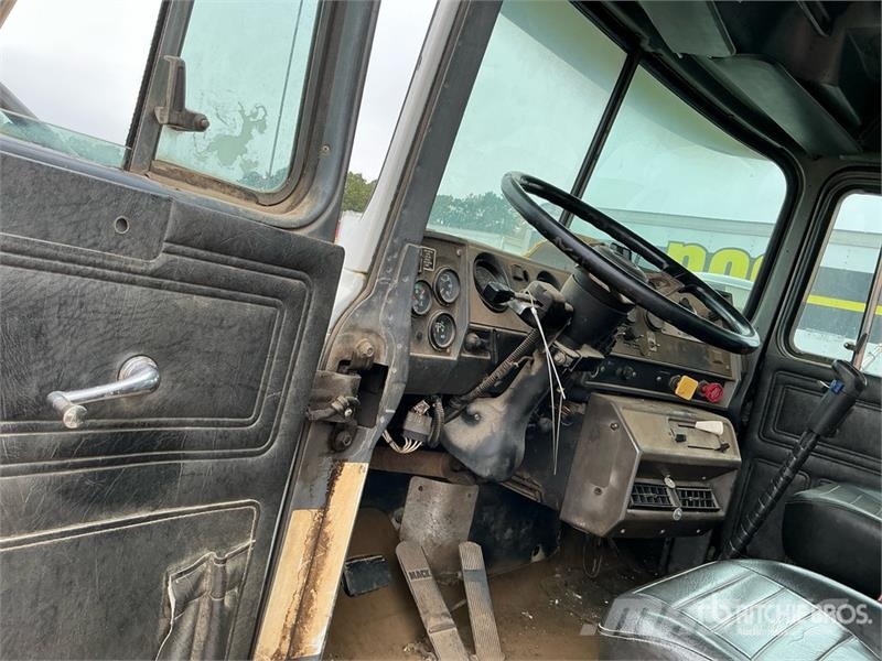 Mack RD688S 8x4 Mixer Truck Beton-Mischfahrzeuge