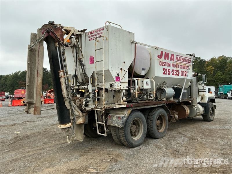 Mack RD688S 8x4 Volumetric Mixer Truck Автобетоносмесители