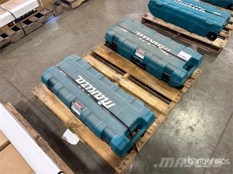 Makita of (2) Makita HM1307CB 35 lb Demolition Hammer Diger parçalar