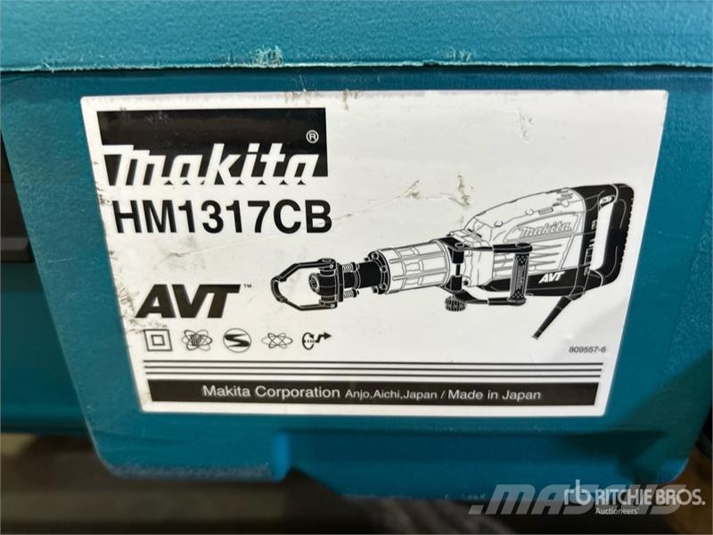 Makita of (2) Makita HM1307CB 35 lb Demolition Hammer Diger parçalar