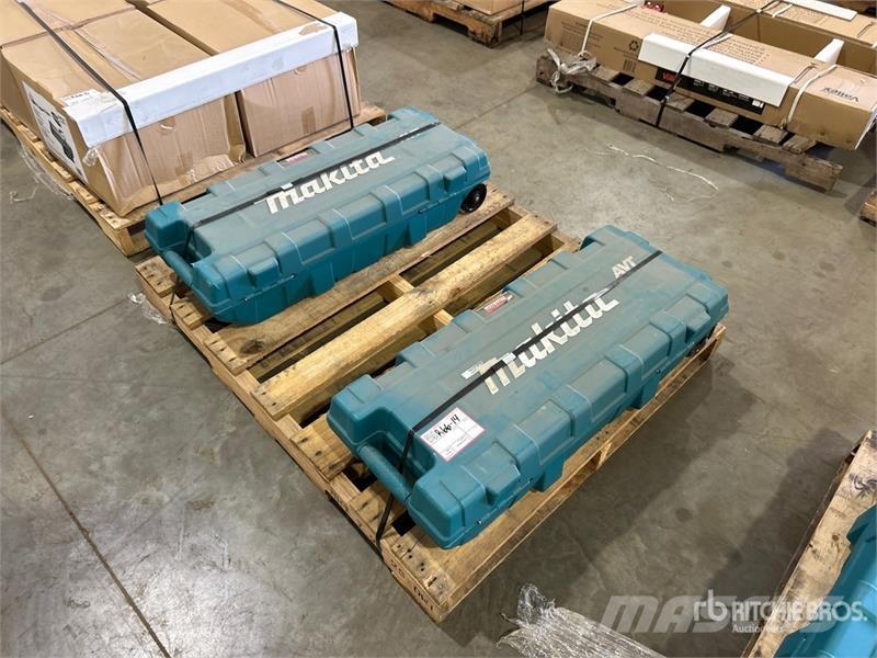 Makita of (2) Makita HM1307CB 35 lb Demolition Hammer Diger parçalar