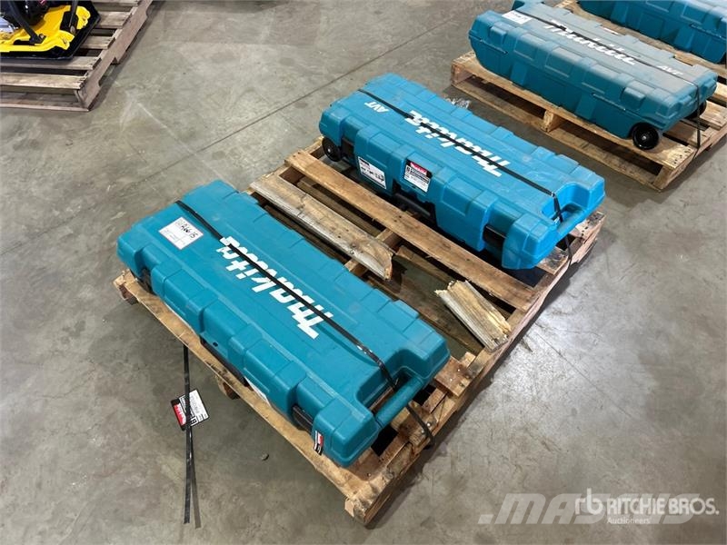Makita of (2) Makita HM1307CB 35 lb Demolition Hammer Diger parçalar