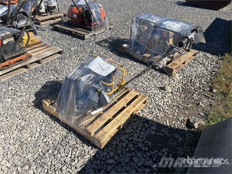 Makita of (2) Pallets of Makita EK7651H & Soft-Cut X150 C Építőipar - Egyebek
