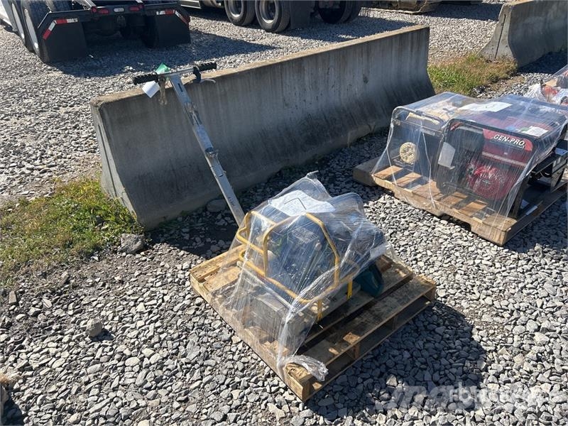 Makita of (2) Pallets of Makita EK7651H & Soft-Cut X150 C Építőipar - Egyebek