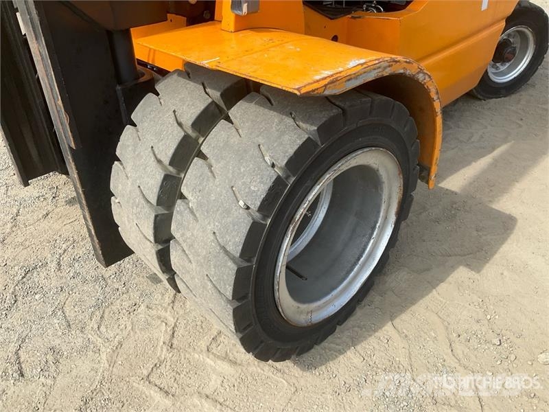 Maximal FD40T-M2WE3 8800 lb Pneumatic Tire Forklift Muut haarukkatrukit