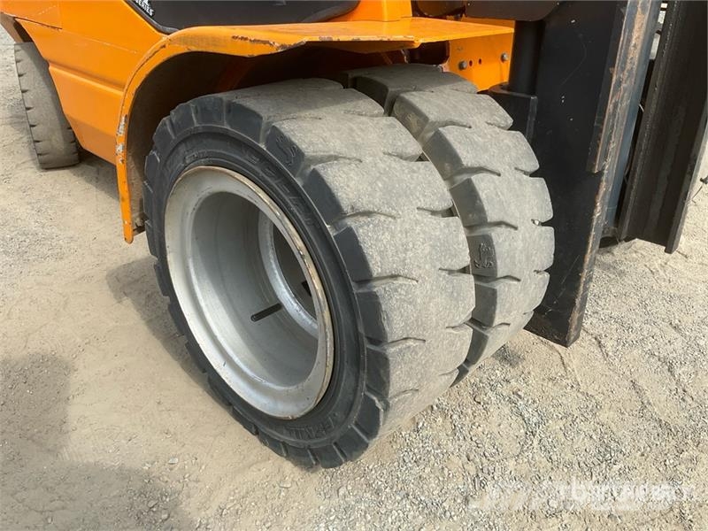 Maximal FD40T-M2WE3 8800 lb Pneumatic Tire Forklift Muut haarukkatrukit