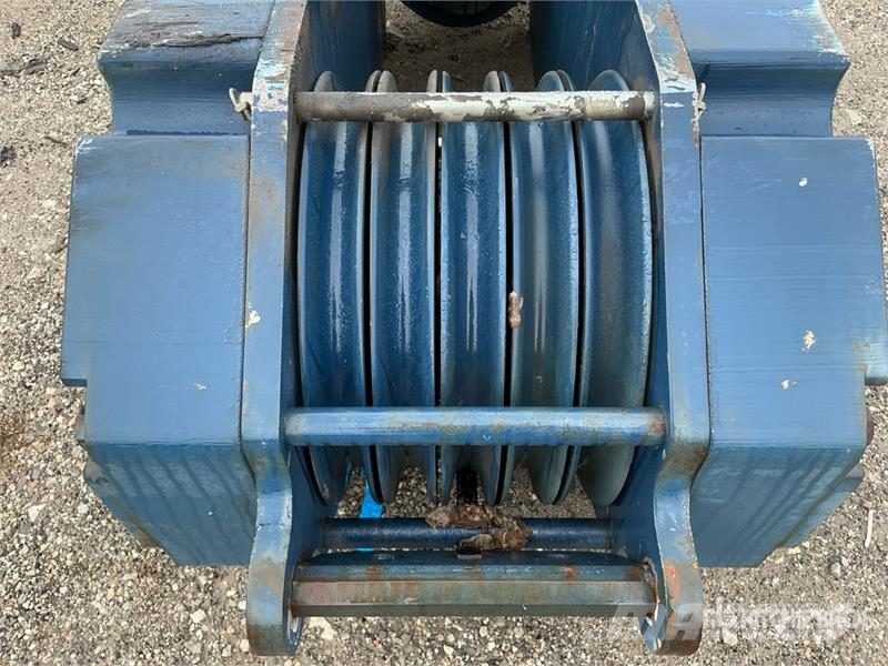  McKissick E0900N20EH 5 Sheave Hook Block أجزاء ومعدات رافعات