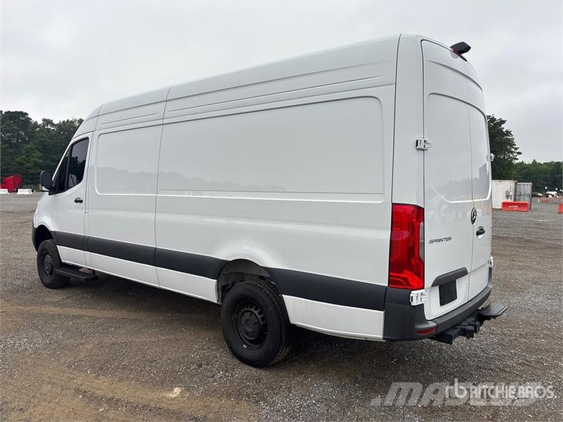 Mercedes-Benz Sprinter 2500 Cargo Van Panel vans