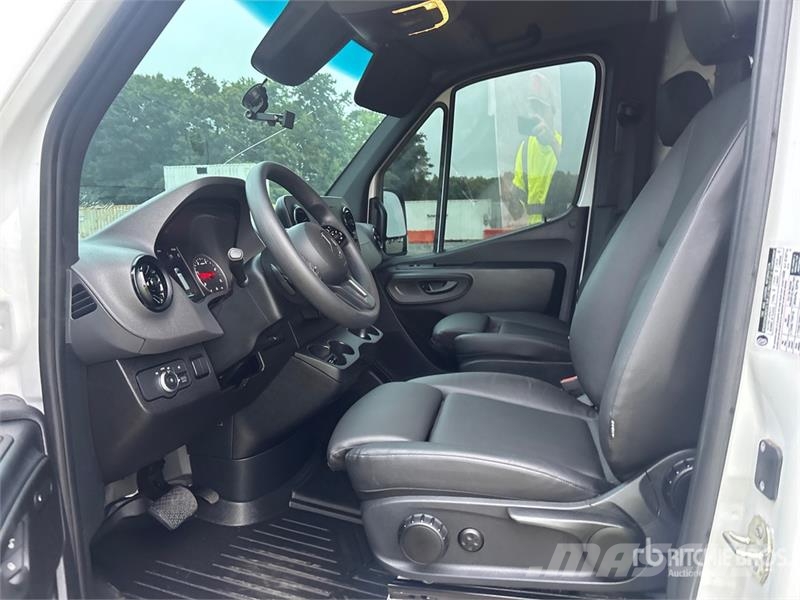 Mercedes-Benz Sprinter 2500 Cargo Van Panel vans