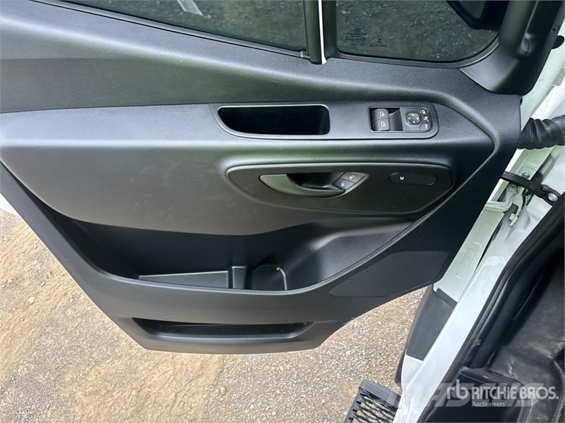 Mercedes-Benz Sprinter 2500 Cargo Van Panel vans