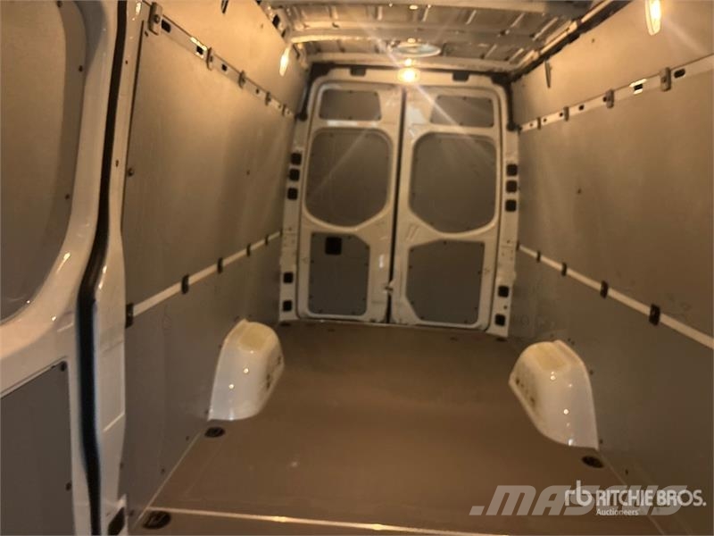 Mercedes-Benz Sprinter 2500 Cargo Van Panel vans