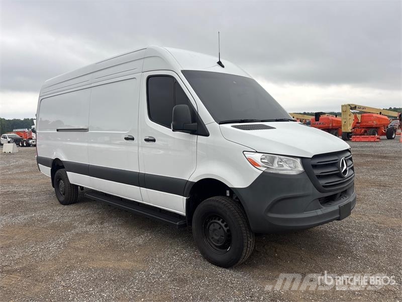 Mercedes-Benz Sprinter 2500 Cargo Van Panel vans