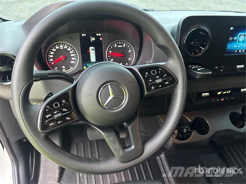 Mercedes-Benz Sprinter 2500 Cargo Van Panel vans
