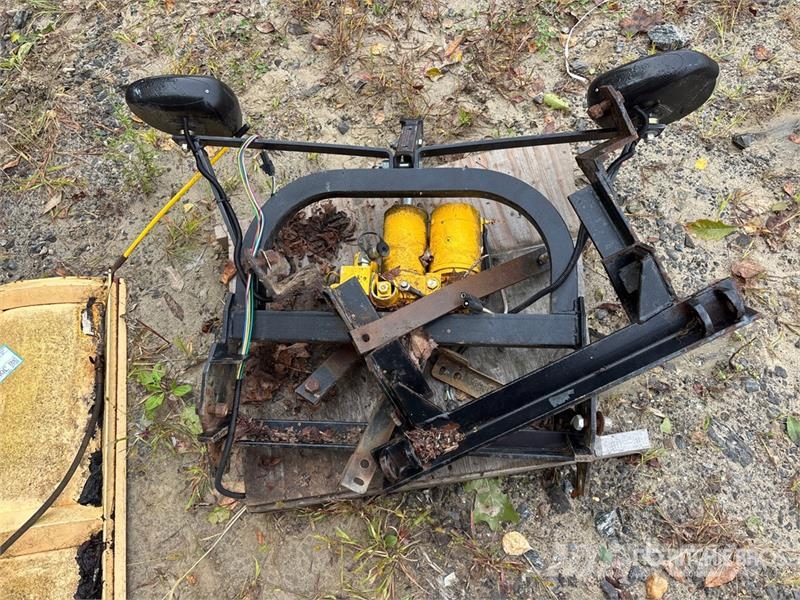 Meyer 7 ft 6 in 2 Way Snow Plow Lâminas e arados de neve