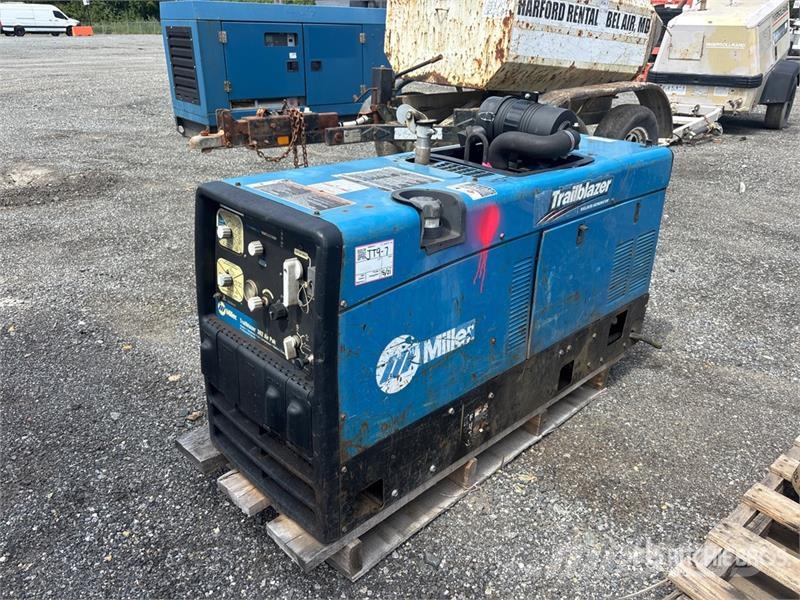 Miller Trailblazer 300 A Skid-Mounted Multi-Process 3-in- Kaynak makineleri