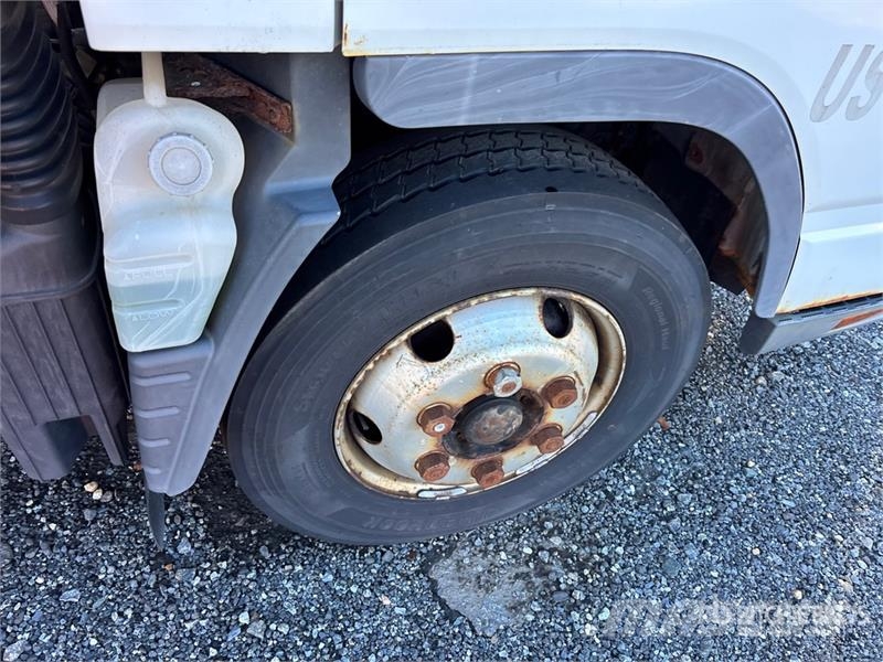 Mitsubishi FE160 貨箱式卡車